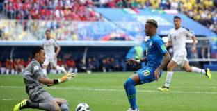 Голове в добавеното време за първа победа за Бразилия на Мондиал 18