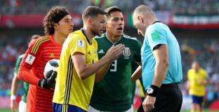 Швеция с класика, но и Мексико продължават напред