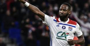 Муса Дембеле остава в Лион