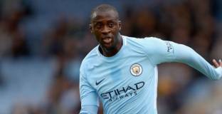 Яя Туре очаква оферти от клубове от Висшата лига