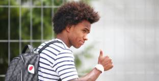 Вилиан не се яви на сбора на Челси, а Юнайтед грешно обяви за трансфер на играча