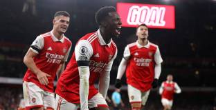 Арсенал поднови похода към титлата с победа (видео)