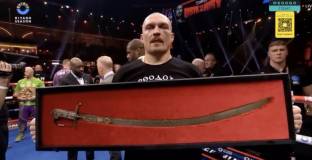 Стана ясно защо Усик вдигна сабята на хетман Мазепа