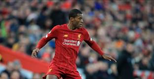 Барселона предложи на Вайналдум договор със заплата 8 милиона на година