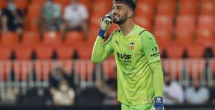 Лестър води в надпреварата за Мамардашвили 