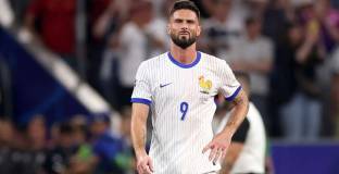 Жиру се оттегли от Франция