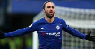 Челси не възнамерява да задържа Игуаин