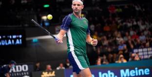 Димитров продължава в Париж след обрат срещу Хачанов