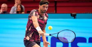 Димитров е на полуфинал  във Виена