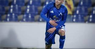 Въпреки завишените цени, феновете на Левски купуват от новите екипи