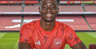 Букайо Сака подписа нов договор с Арсенал 