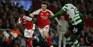 Арсенал стигна до полуфиналите, но играта буди тревога