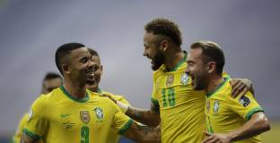 Бразилия се възползва от грешка на Колумбия (видео)
