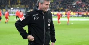 Фортуна продължи договора с треньора си