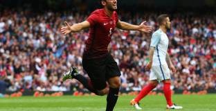 Чалханоглу: В националния на Турция сме за мир