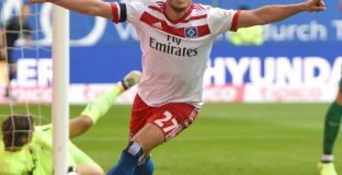 Полузащитник на Хамбургер аут за 7 месеца след празнуване на гол 