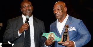 Холифийлд: Боят с Тайсън трябва да се състои през 2021 г. 