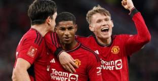 Невил: Ман Юнайтед не заслужава четвърто място 