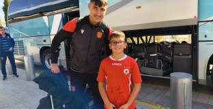 Във Валядолид: Гонзо и Светльо Вуцов се разписаха върху фланелка на ЦСКА