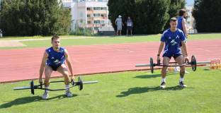 Левскарите вдигат щанги в Правец