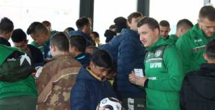 Националите зарадваха най-малките си привърженици