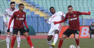 Новият треньор на ЦСКА не може да се свърже с футболист - телефонът му бил изключен