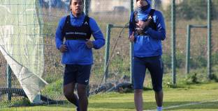 Двойникът на Ван Дайк с лека травма