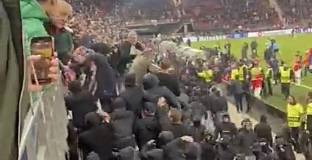   Ултраси на АЗ атакуваха семейства на играчи на Уест Хем