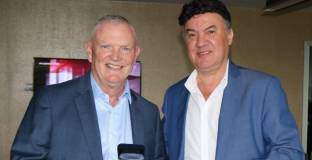 Президентът на английската асоциация с обръщение към Боби Михайлов