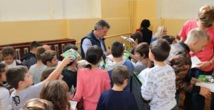 Българският футболен съюз с благородна инициатива в помощ на учениците