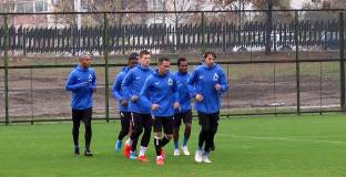 Левски поднови тренировки с едва 10 футболисти (видео)