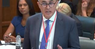 Сити наема адвокат, който два пъти е блокирал Brexit