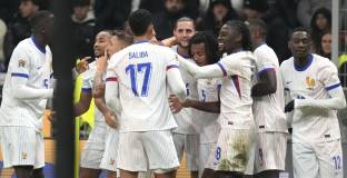 Франция надигра Италия на 