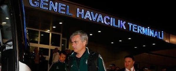 Реал Мадрид пристигна в Истанбул