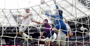  Уест Хем пропусна да се изравни с Ман Юнайтед и Арсенал 