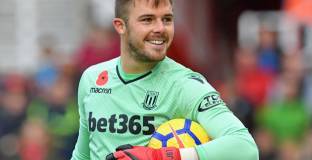 Стоук Сити е готов да продаде Бътланд на Челси 