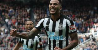 Бенитес: Джамал Ласелс има потенциала да играе за Англия 