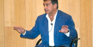 Лапорта: Барса се опитва да скрие финансовите си проблеми 