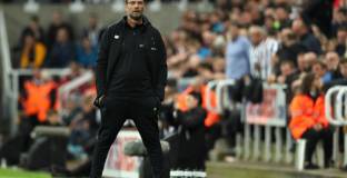 Клоп се оплака от тежкия график