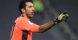 Буфон подписа с Парма