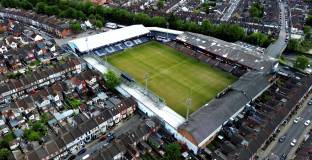 Челси ще спечели в Лутън