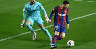 Меси се изравни с Шави по мачове за Барселона