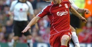 Майкъл Оуен: Шаби Алонсо може един ден да води Ливърпул