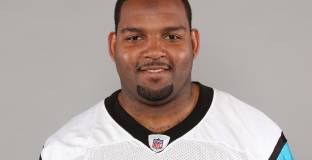 Бивша звезда от НФЛ е осъдена по схема за измама за 328 млн. 