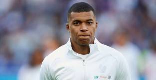 Мбапе участва във фотосесията на френския национален отбор