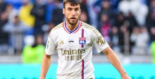 Крадци се опитаха да ограбят двама от Лион по време на мач