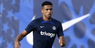 Челси ще продължи с Колвил 