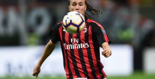 Торино нае защитник на Милан