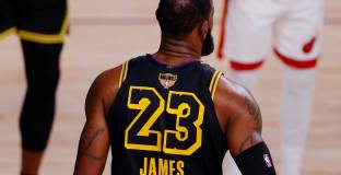 Леброн си връща шести номер
