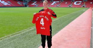 Ван ден Берг ще получи шанс за първия отбор на Ливърпул